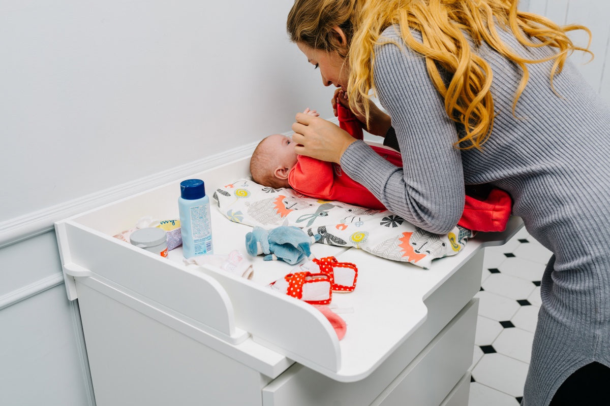 Pārveidojamais pārtinamais galds