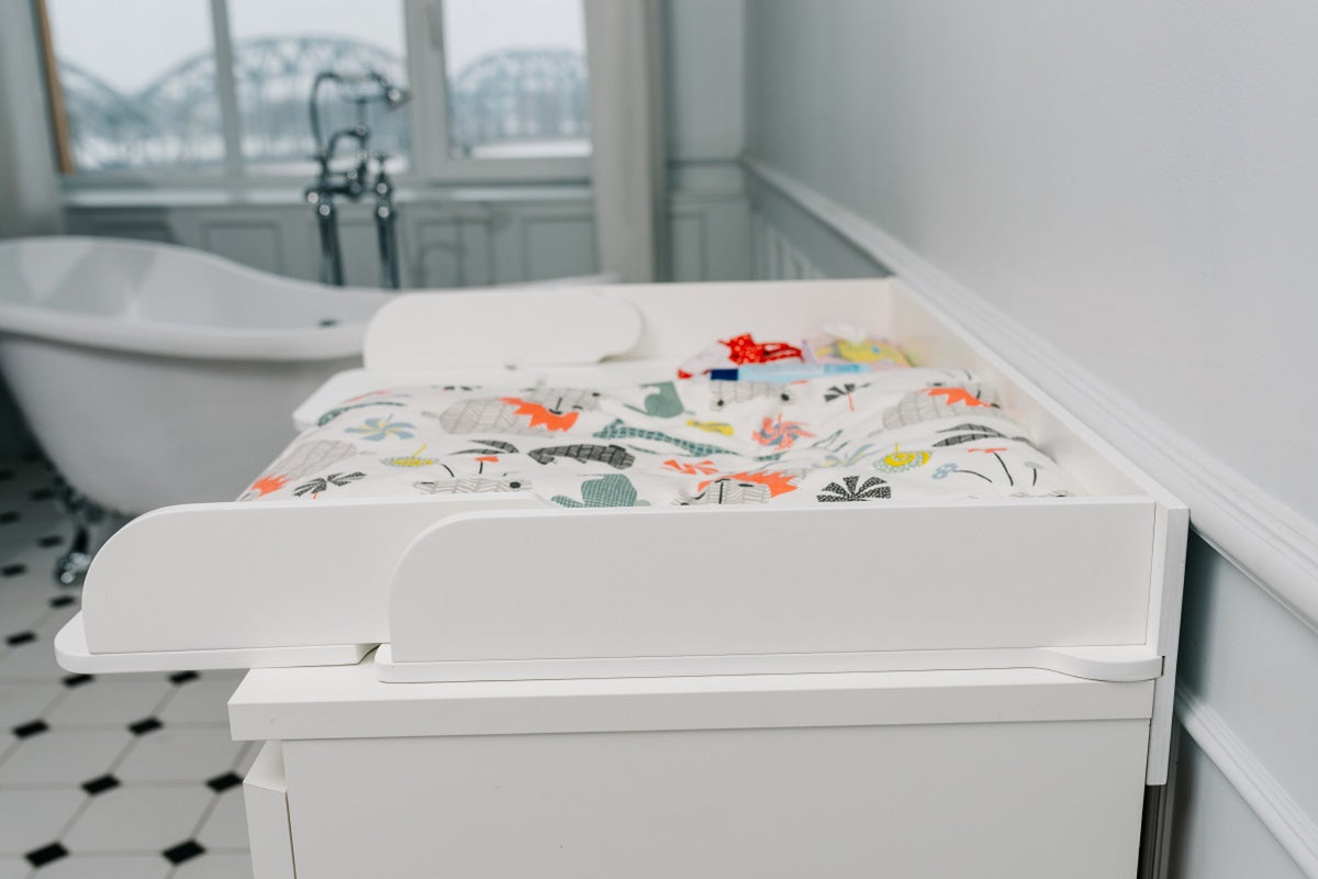 Pārveidojamais pārtinamais galds