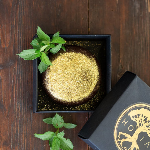 5. Close-up of HOIA homespa Shimmering Body Chocolate in a box with mint leaves, highlighting its natural ingredients