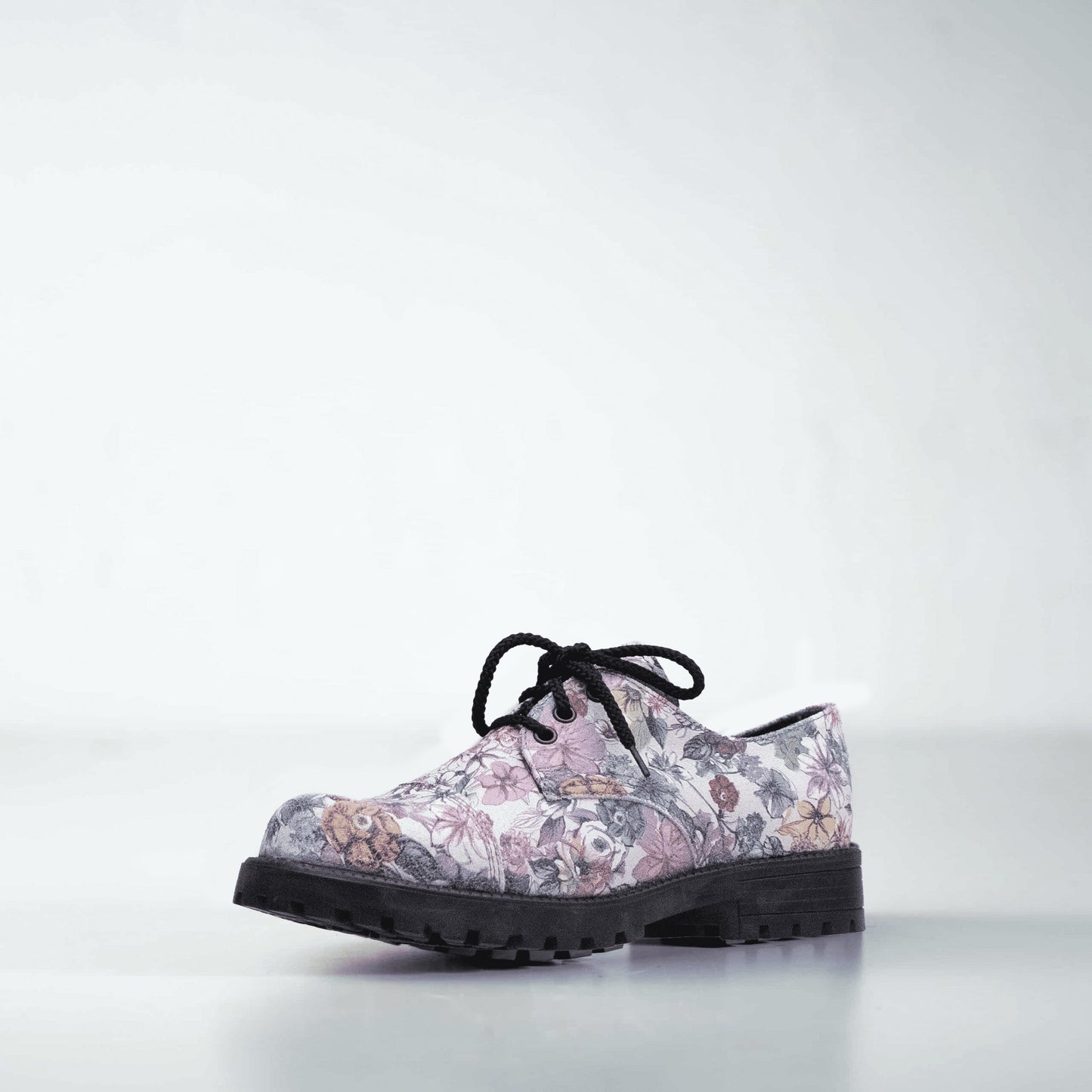1. Samelin Floral apparatus sneakers in floral print, studio shot showcasing natural leather upper and TR-rubber sole
