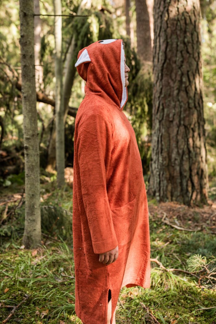1. Men's long-sleeve poncho FOX in bamboo terry, side view in forest setting