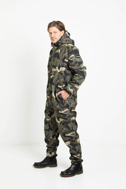 3. Man in Nuckö RINGO softshell overall in camouflage pattern shown from side in studio