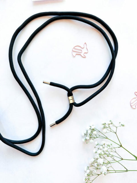 5. SEIK Universal Phone Strap in Midnight, shown with phone case compatibility guide