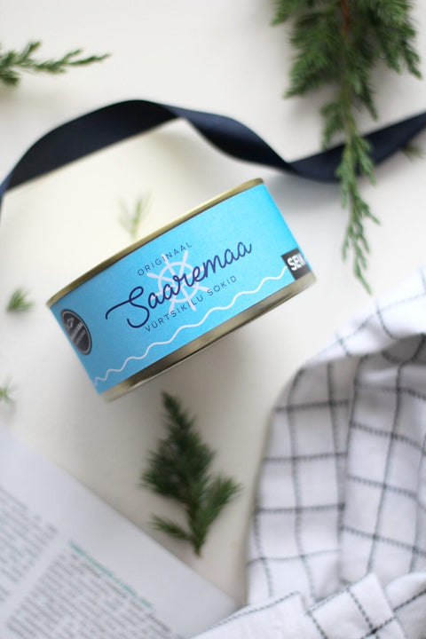 1. Saaremaa Vürtsikilu Socks packaging in blue tin with SEIK branding, styled with greenery and ribbon