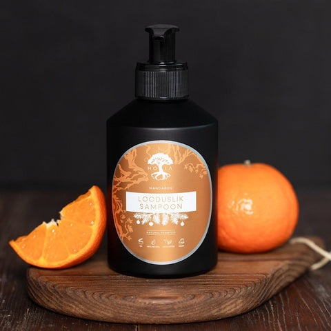 1. HOIA homespa Natural Shampoo Mandarin 200ml bottle with fresh mandarin, shown on wooden board