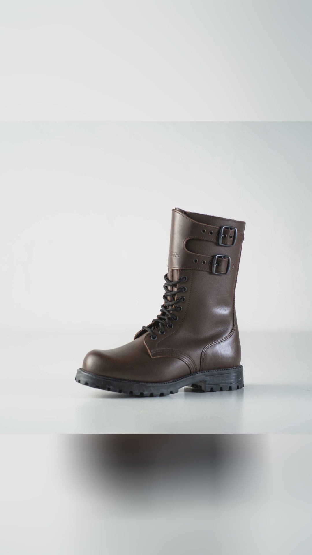 🎬 Cinematic leather #Boots. Built to last.
Unisex dark brown by #Samelin. Water‑repellent, comfy PU sole.
Runs large—size down (36–47). #MadeInEurope #LeatherBoots
Use code SOCIAL10 for 10% off.
Shop: https://nooredx.ee/products/791-aka-tarkovsky-boots-dark-brown