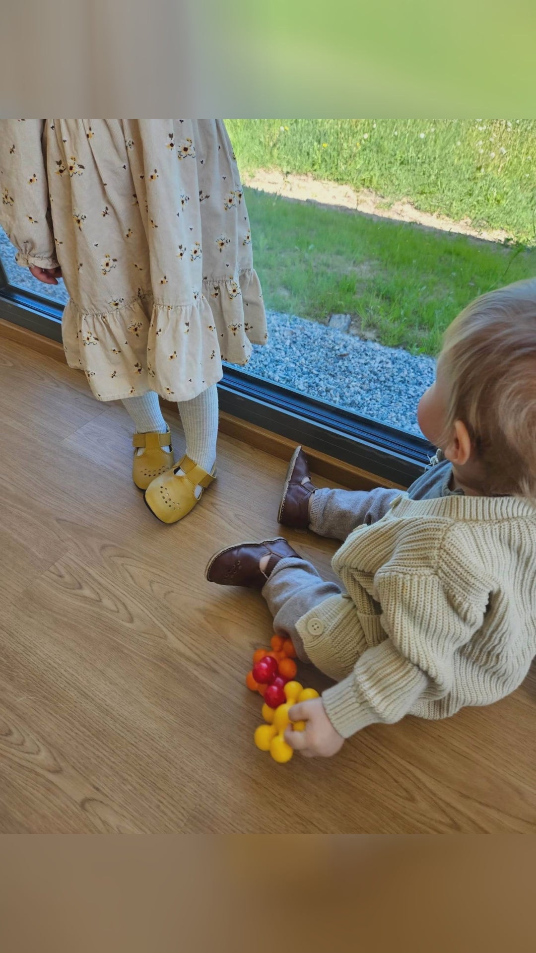 🟡 What makes first steps feel this steady?
Mutsu by Omaking wraps tiny toes in extra soft leather with a wide, foot-shaped toe box for natural wiggles. Airy, breathable, and secured with easy Velcro for out-the-door moments. #Omaking
Anti-slip sole for wobble-proof grip, thin and flexible for healthy movement #KidsFootwear. Handmade in Estonia for quality you can feel.
Tap size guide and shop via link in bio. Save for new walkers. #KidsSlippers #ReadyForSchool