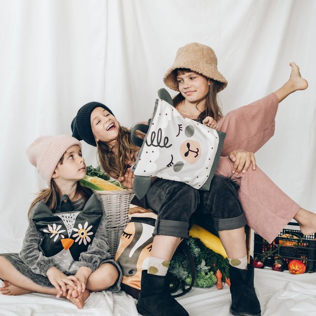 5. Group of children with Muni sheep backpacks, highlighting fun and playful design in a lifestyle setting