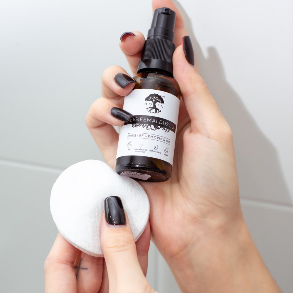 1. Woman using V.O.H solid shampoo in a relaxing bath setting