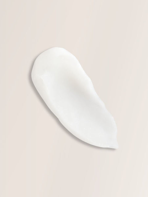 2. Close-up of Magrada Organic Cosmetics Linden Flower Conditioner texture on a neutral background