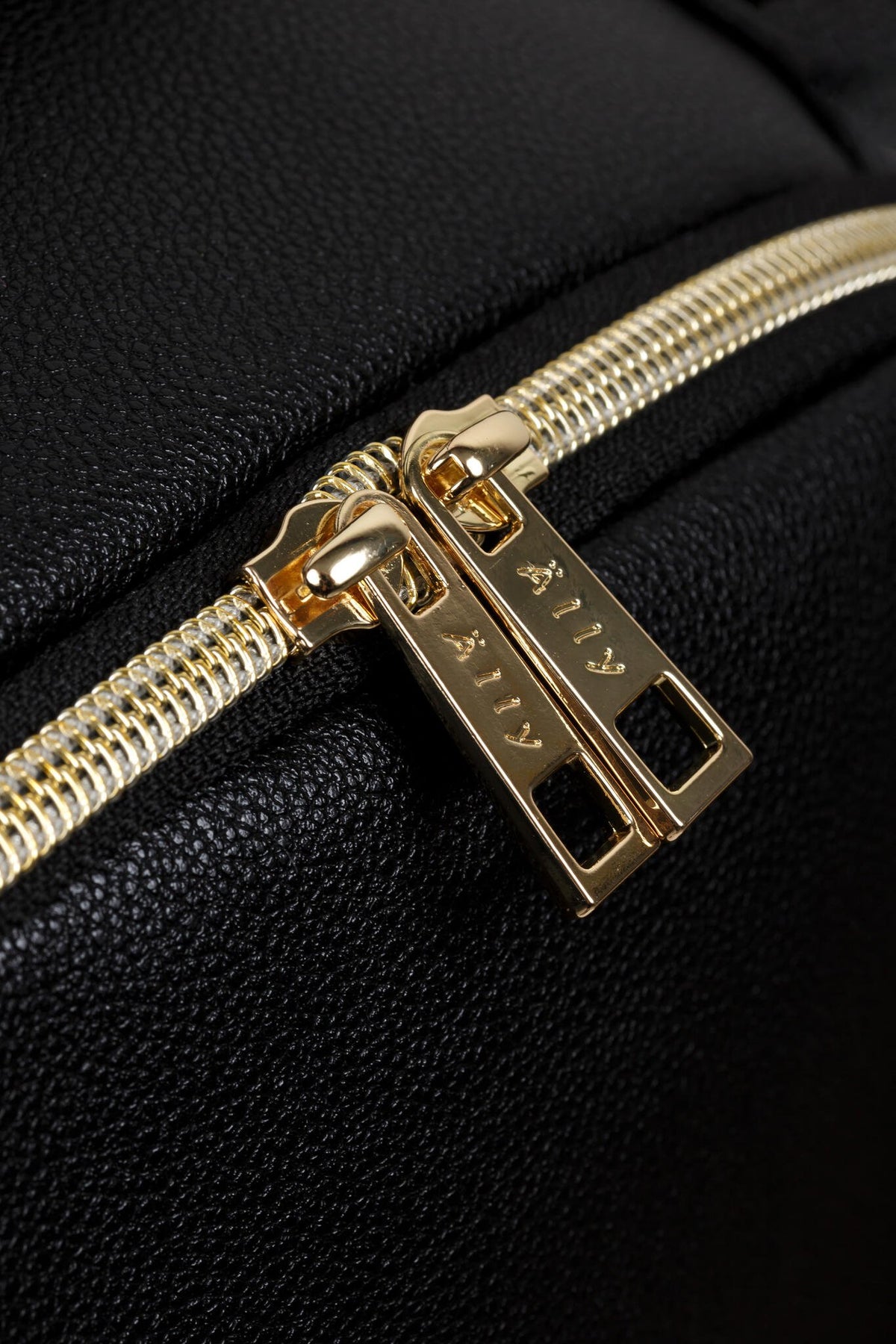 19. Close-up of YKK zippers on Ally Scandic Black Coffee diaper backpack