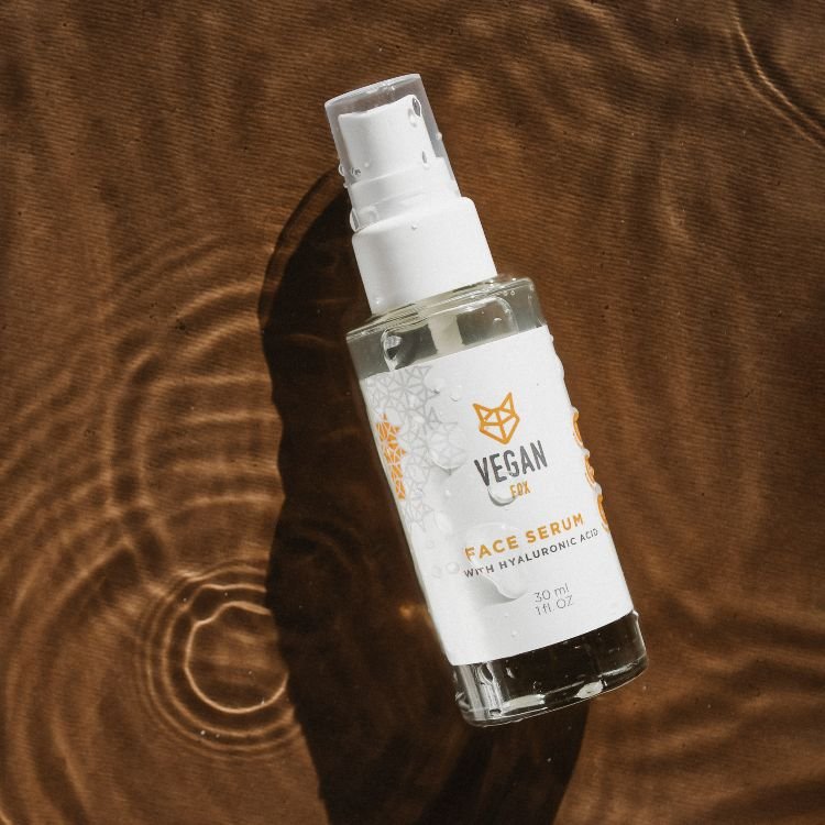 4. Vegan Fox Face Serum with Hyaluronic Acid, 30 ml, floating on water surface, highlighting hydrating properties