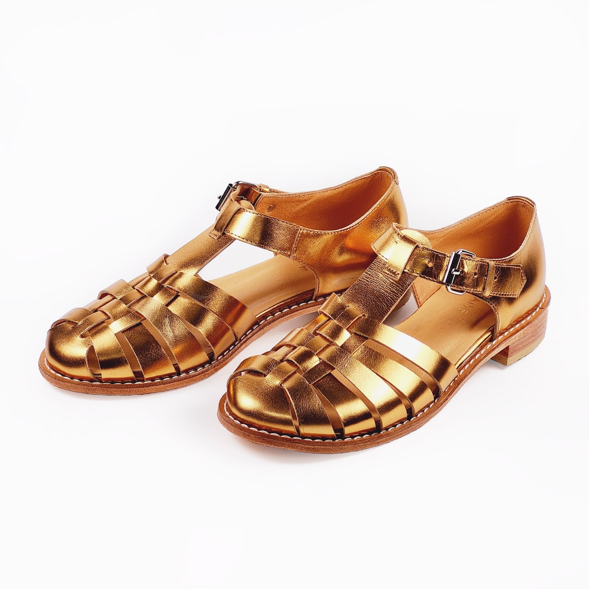5. Side view of golden leather fisherman sandals by Daz Studio, showing round toe and stacked heel