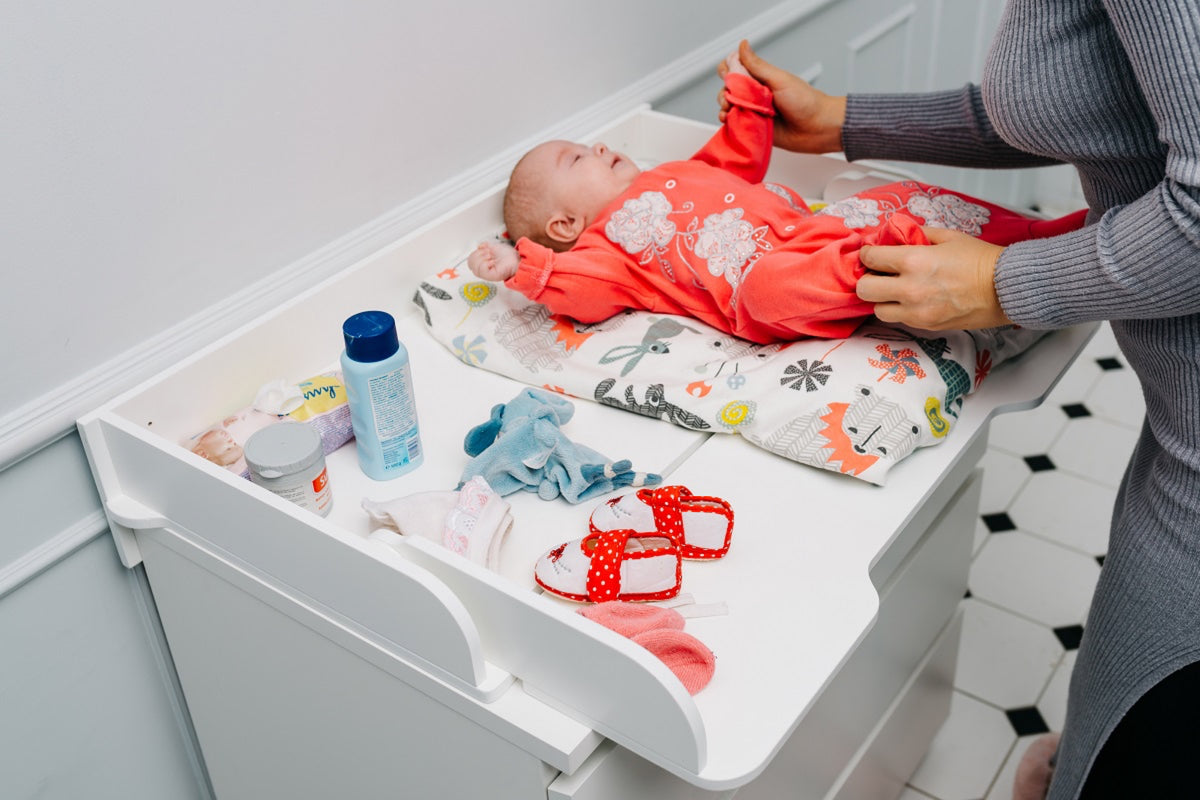 Pārveidojamais pārtinamais galds