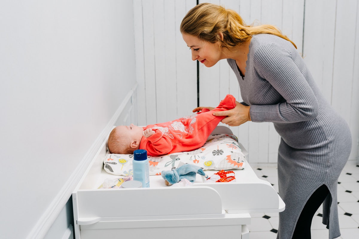 Pārveidojamais pārtinamais galds