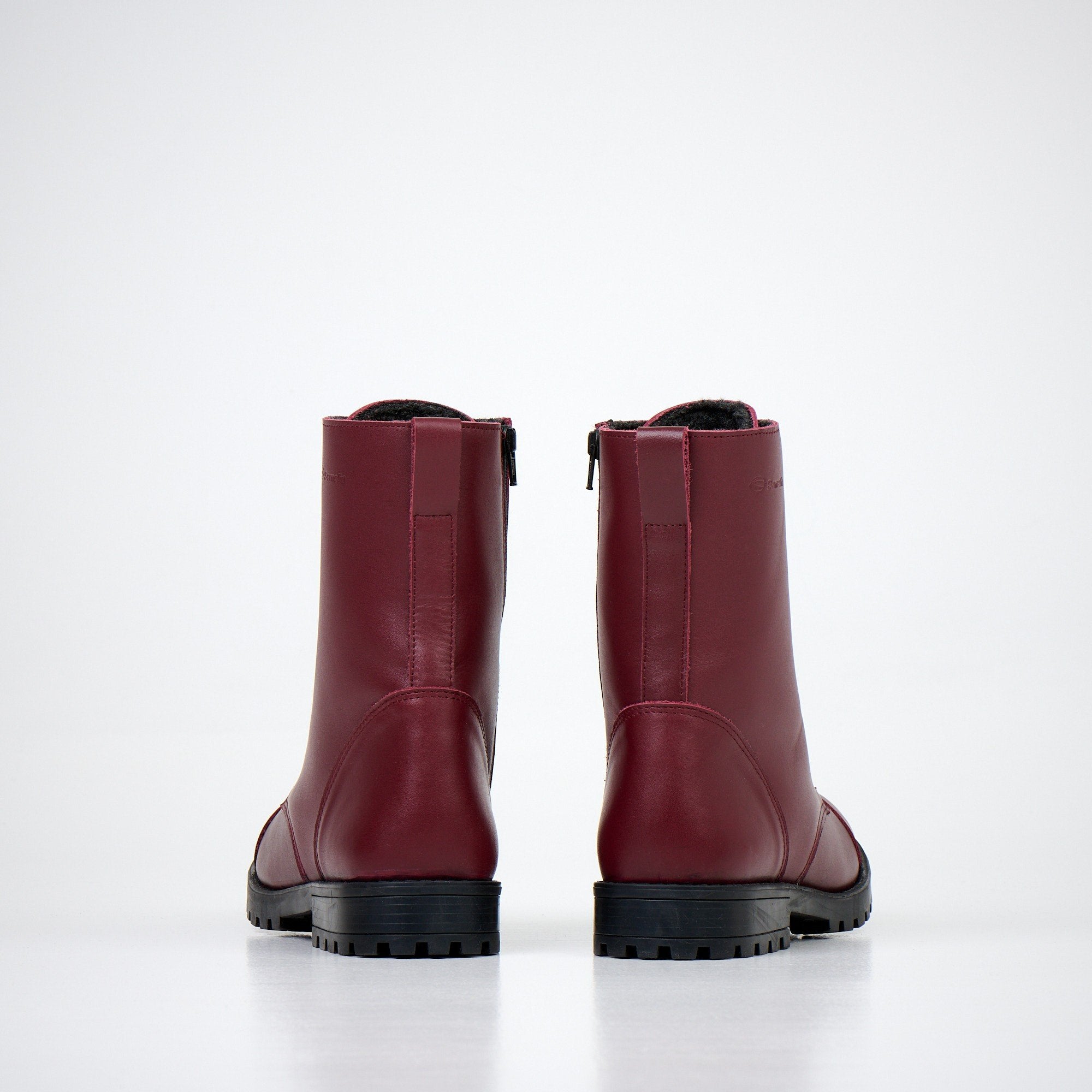 2. Back view of unisex burgundy winter boots by Samelin, highlighting zipper and fur lining