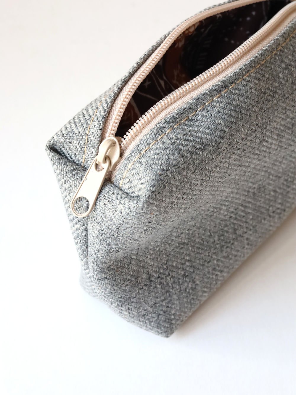 4. Close-up of TOKS VISOKS LORNA grey makeup bag zipper detail and texture