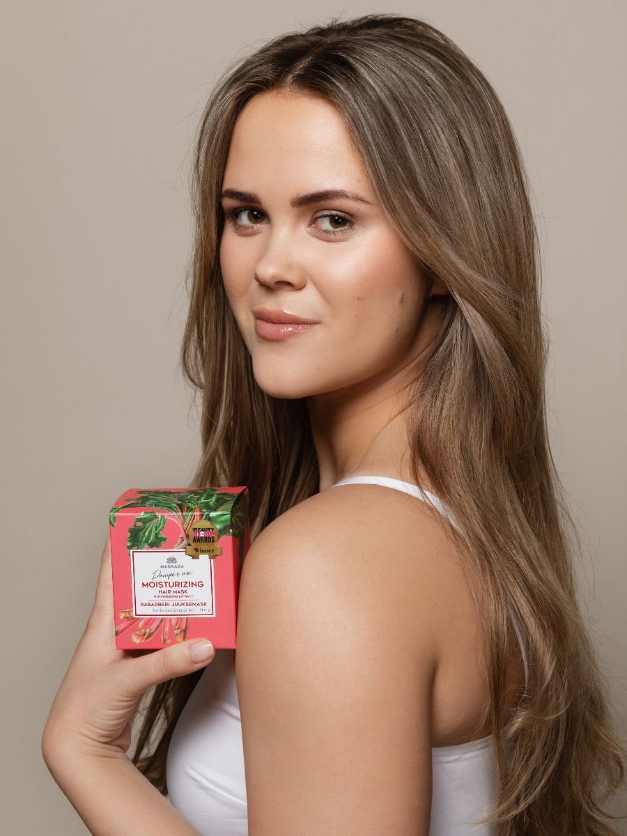 3. Close-up of Magrada Organic Cosmetics Rhubarb Hair Mask texture, showing creamy consistency