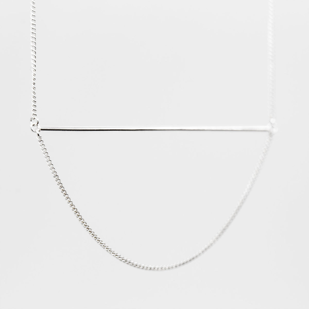 2. Close-up of Maarja Palu Necklace SWING in silver with horizontal bar and delicate chain