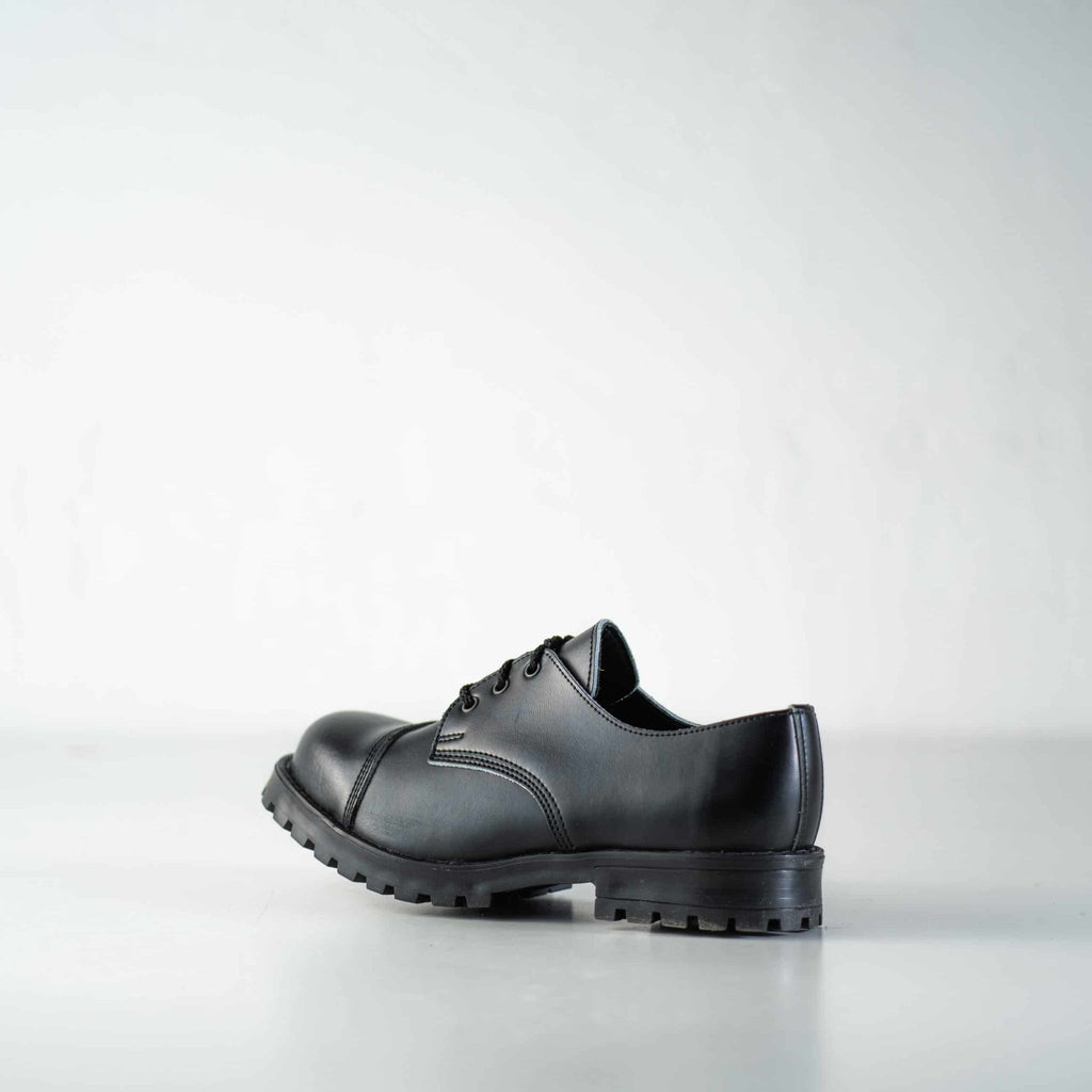 8. Studio image of unisex black Samelin Widgets, angled side view