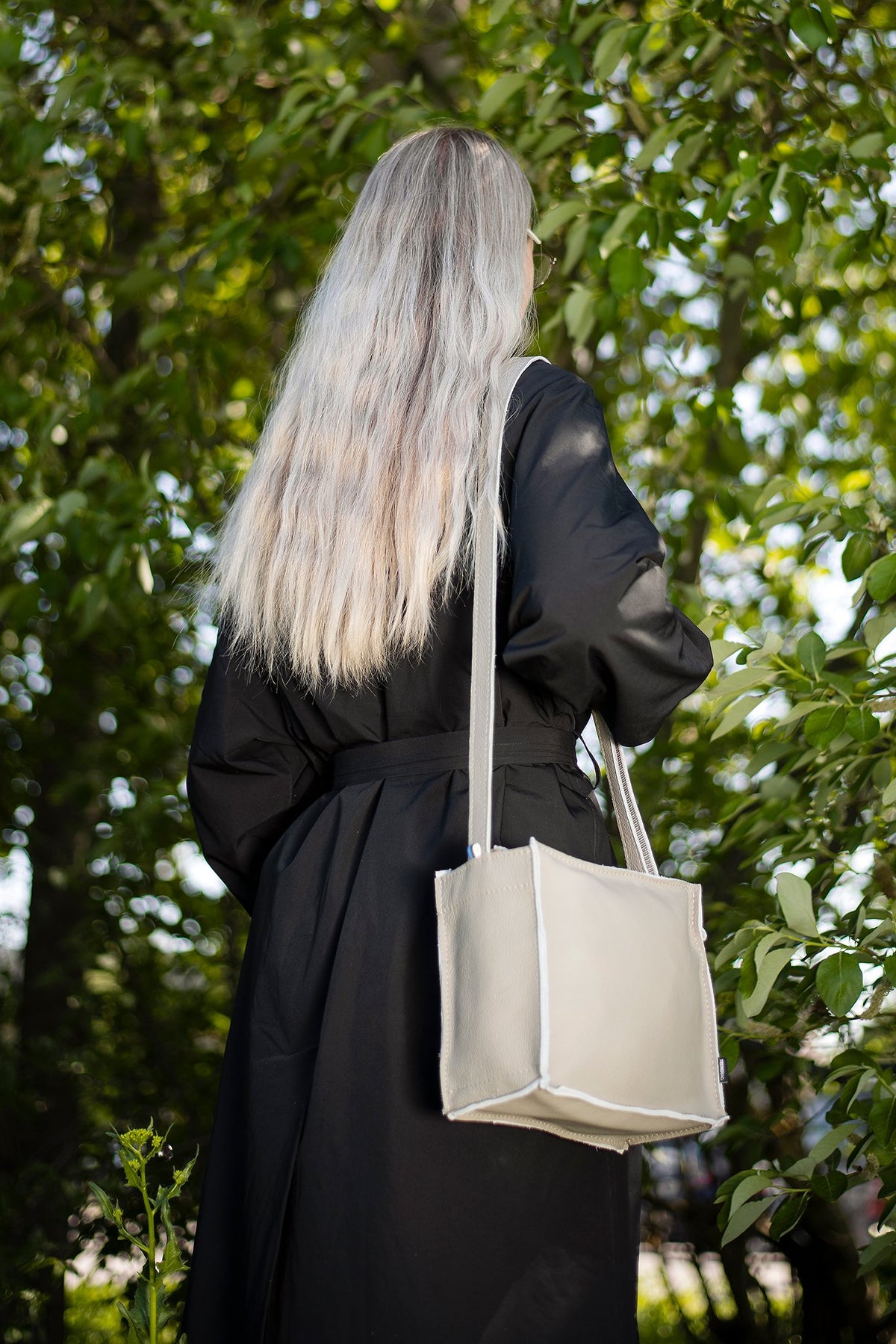 1. Women's light grey Folk 1 shoulder bag by Trendbag worn outdoors, showcasing eco-friendly design