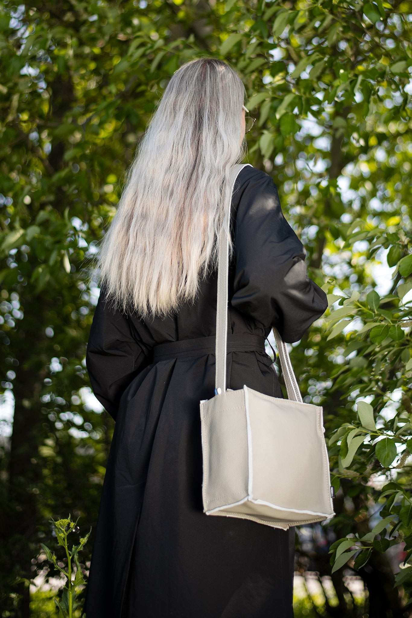 1. Women's light grey Folk 1 shoulder bag by Trendbag worn outdoors, showcasing eco-friendly design