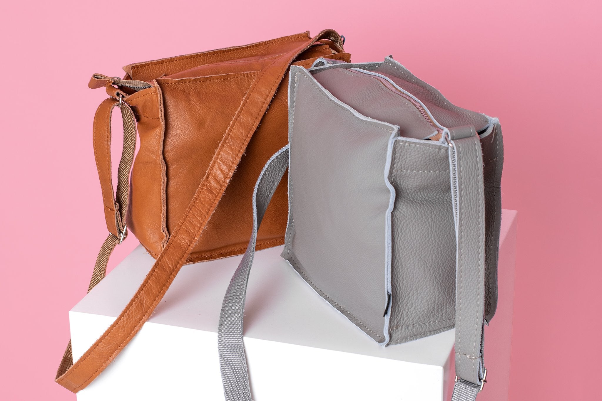 1. Trendbag Folk 1 shoulder bag in Calvados and gray, displayed on a white pedestal with a pink background