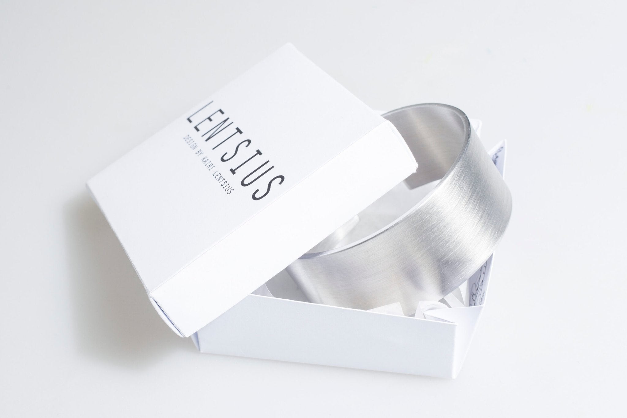5. Lentsius Pilot 30 bracelet in branded packaging, highlighting sustainable craftsmanship
