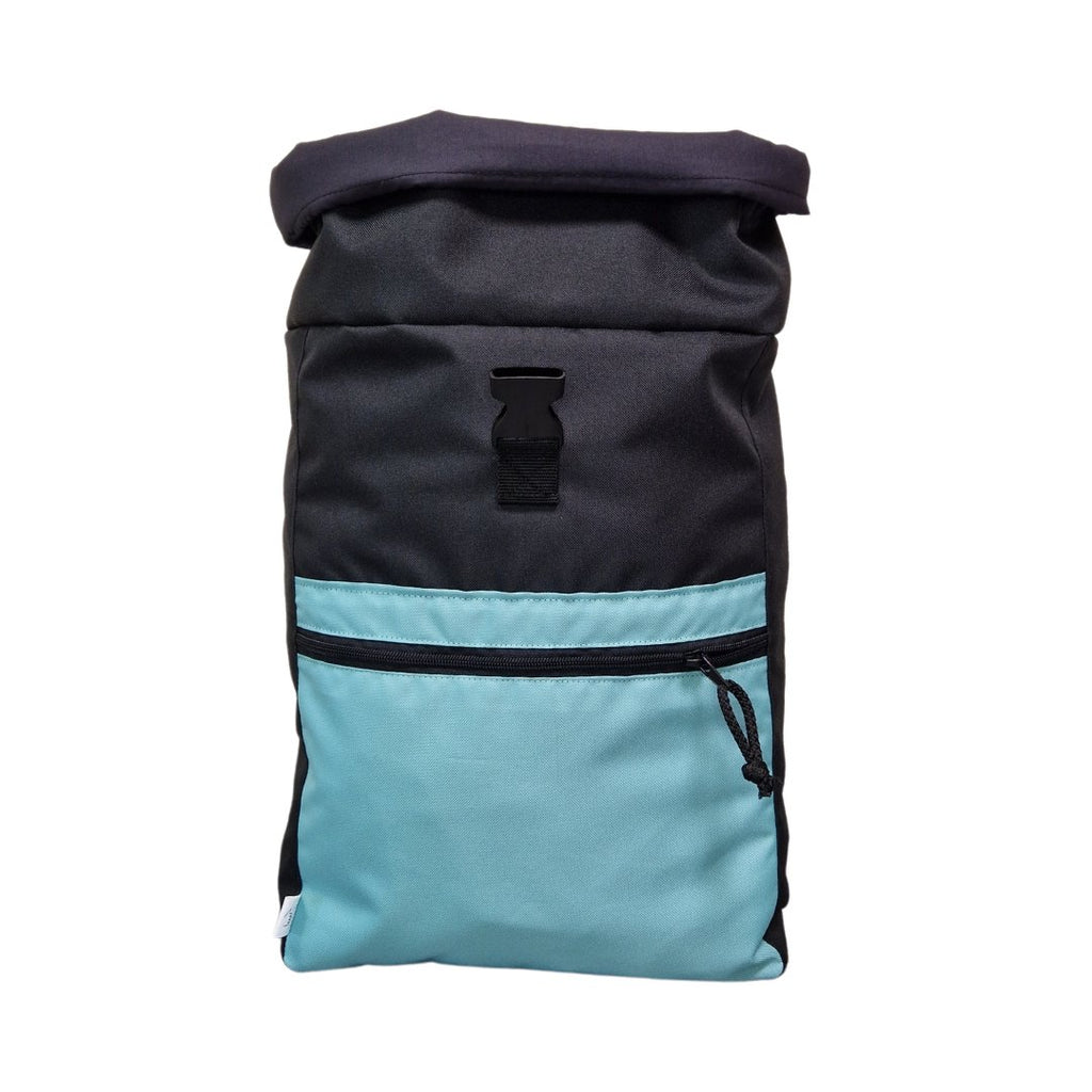 2. Size chart for Drinbags ICY PATCH backpack, comparing medium and large sizes with dimensions