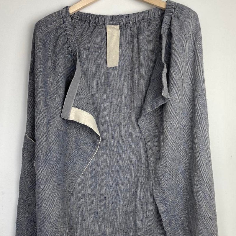 3. Close-up of the interior of women's grayish blue linen sauna skirt showing velcro adjustment and fishbone pattern