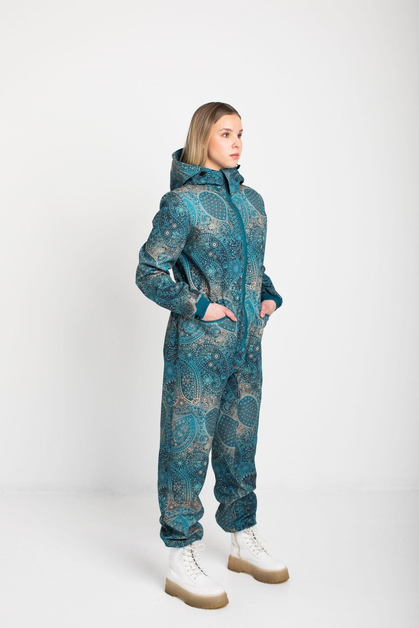 2. Side view of women's KARINA softshell overall by Nuckö, featuring adjustable hood and waist