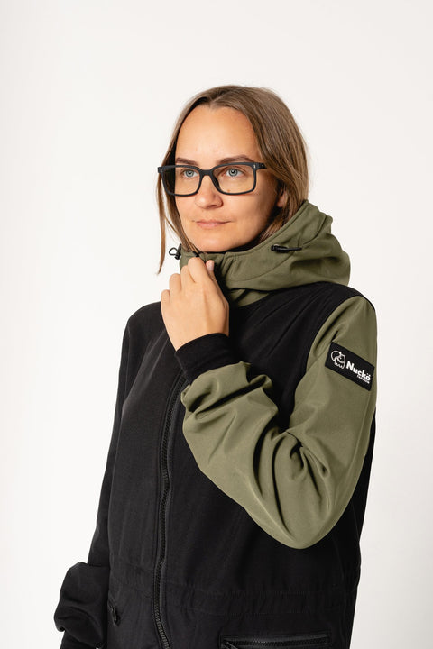 5. Close-up of women's CAROLA softshell overall by Nuckö, highlighting hood and sleeve details