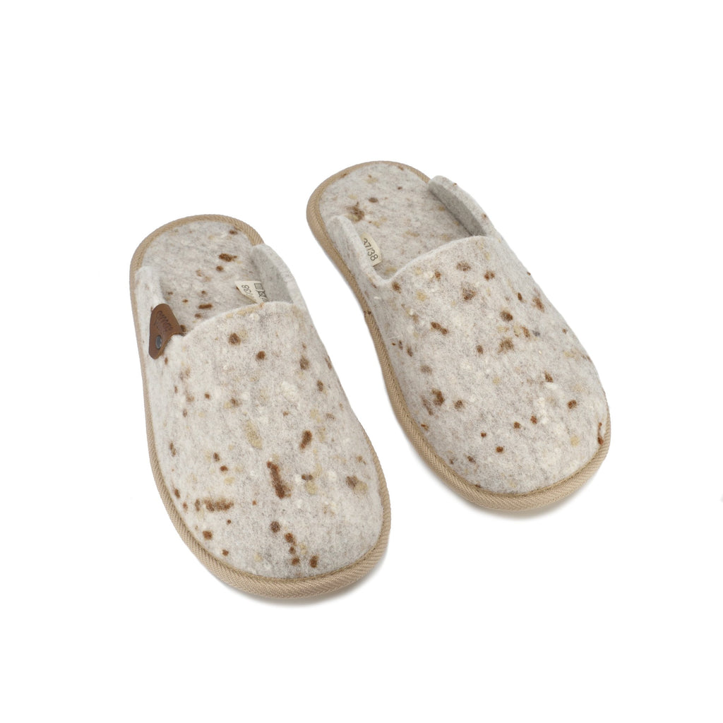3. Studio image of Omaking Pelsi beige felt slippers with dots, shown from above