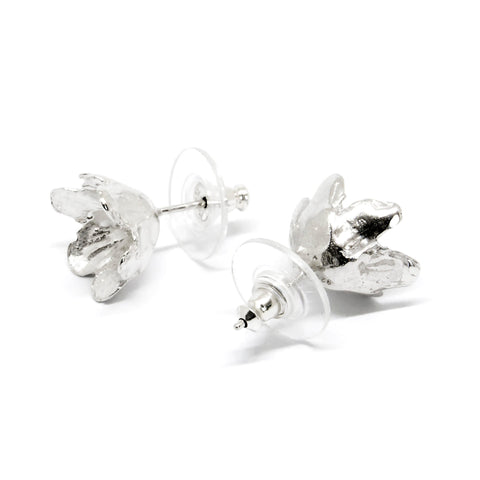 2. Close-up of Agnes Veski Jewellery SPRING Liverleaf earrings with silver 925 material and secure backings, highlighting intricate craftsmanship