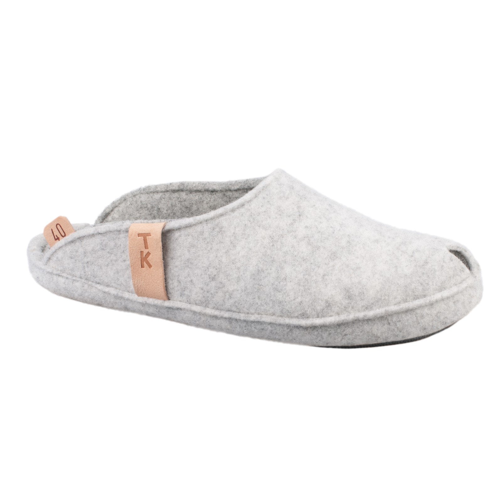 3. Side view of TOKU Brussels Slippers in white, highlighting the natural lambswool felt and PU-coated sole