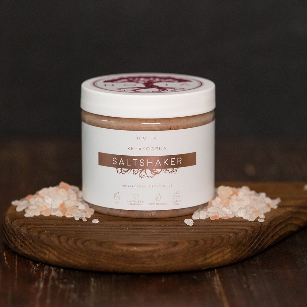 1. HOIA homespa Body Scrub Saltshaker, 200ml, displayed on wooden board with Himalayan salt, showcasing eco-friendly packaging