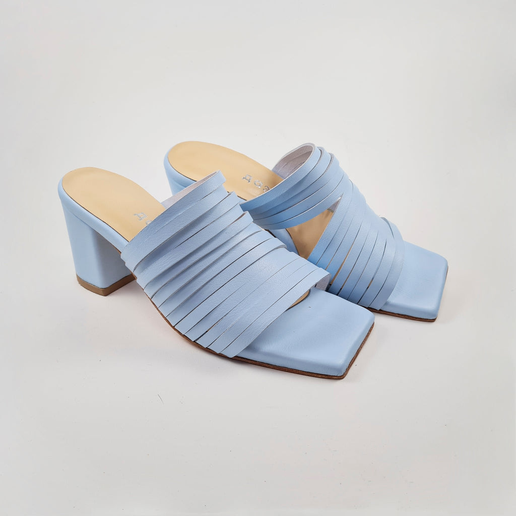 8. Size chart for Daz Studio's handmade strappy leather sandals, showing EU, CM, US, and UK sizes