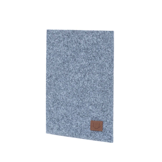 2. Studio image of Nordhale Bodem 13' grey laptop sleeve made from recycled PET felt