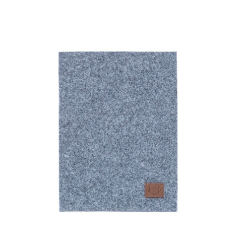 3. Front view of Nordhale Bodem 13' grey laptop sleeve with brand logo detail