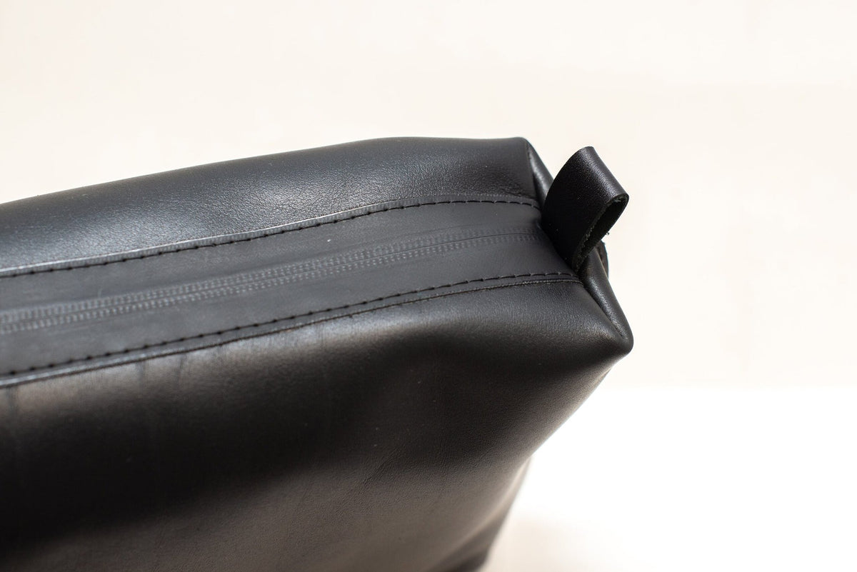 6. Close-up of Zelma Kraft black leather cosmetic bag zipper and stitching detail