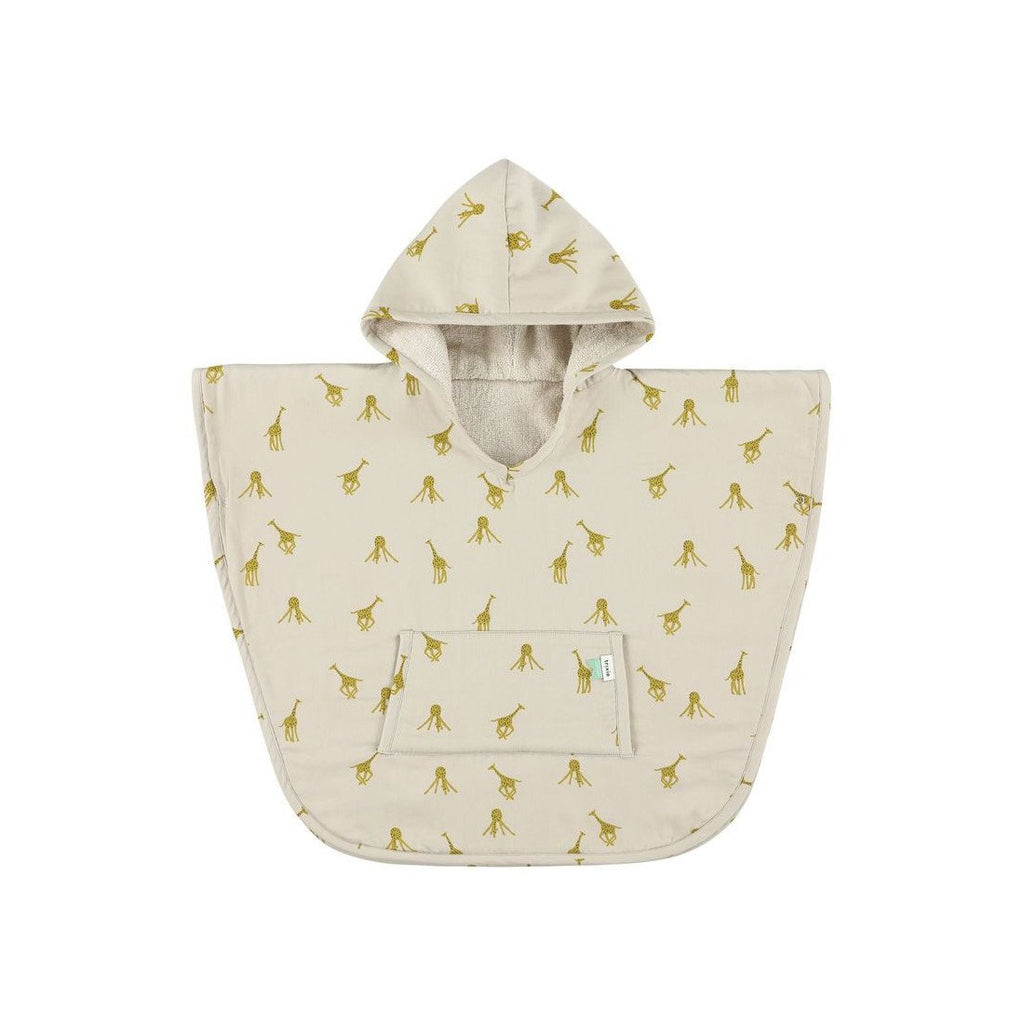 2. Front view of kids' hooded bathing poncho with giraffe print and pocket in beige organic cotton terry cloth