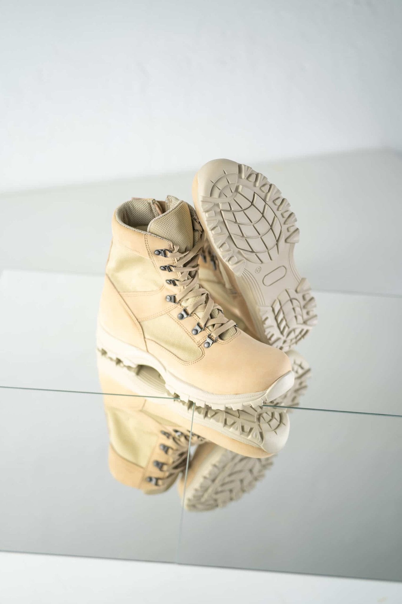 8. Close-up of Samelin Light Street Boots 582 in beige, showing tread pattern and reflective surface