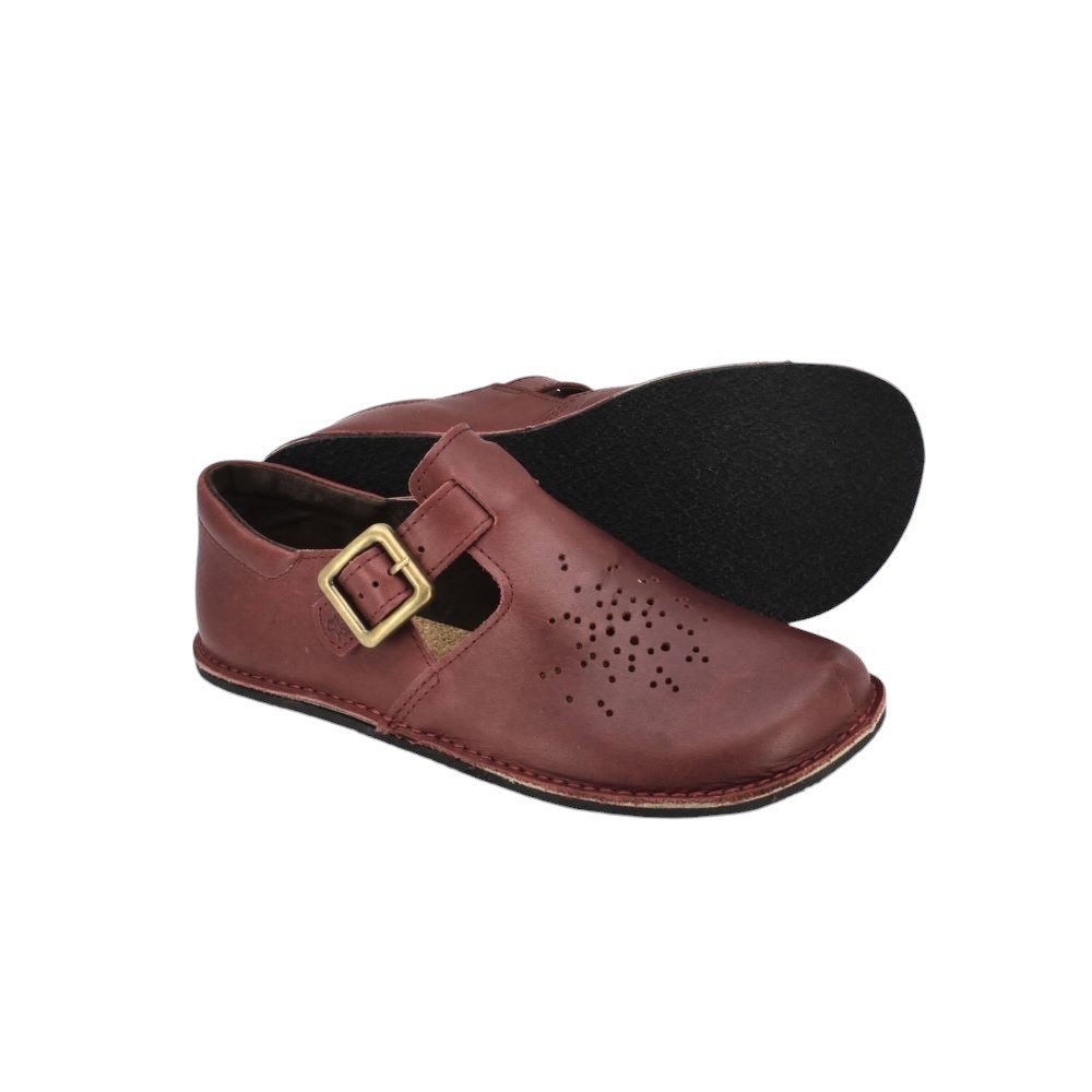2. Side view of Omaking Kuuda Shoes in Bordoo, highlighting thin flexible sole and air holes for breathability