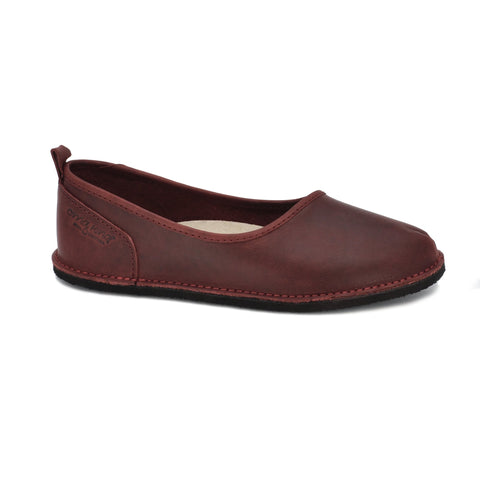 3. Studio image of OmaKing Kuutsid Shoes in Bordoo, featuring genuine leather upper and ergonomic design