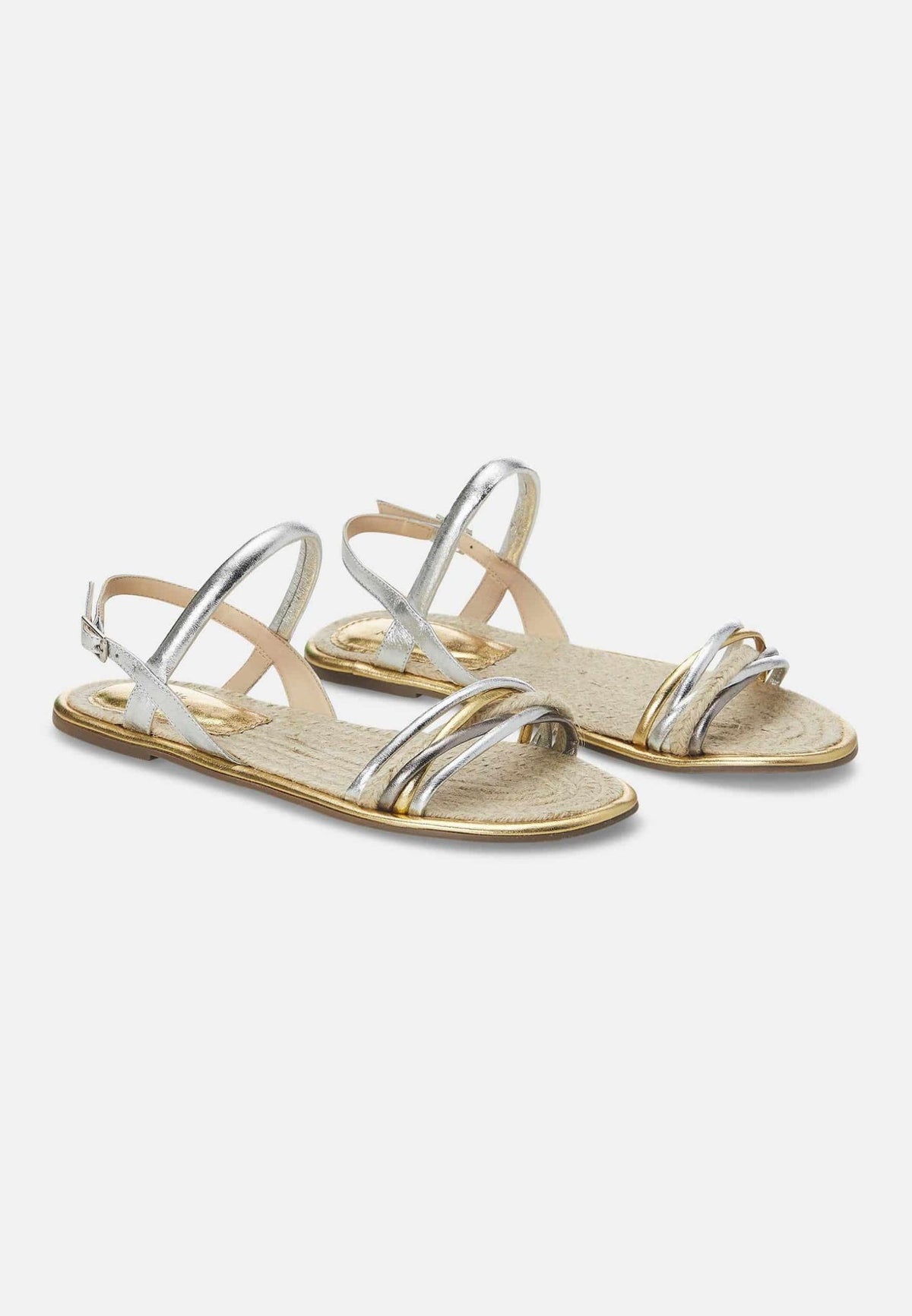 3. Studio shot of Mangará Albizia Women's Sandals with open toe and flat heel, highlighting raffia construction