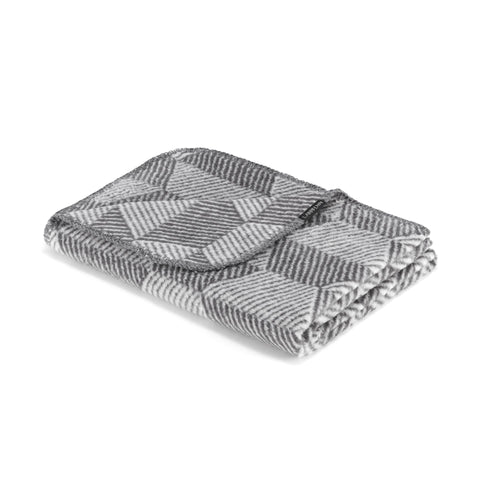 2. Labbvenn Ocon pet blanket in gray and white with geometric patterns, folded on a white background, highlighting soft cotton, acrylic, and polyester blend