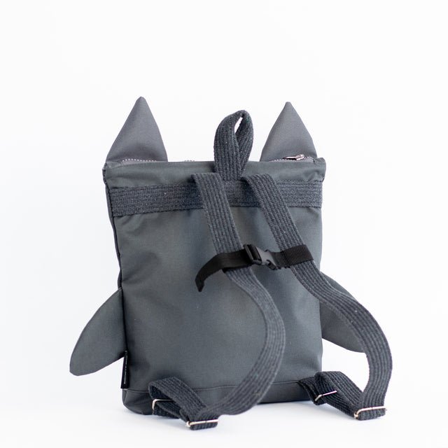 7. Back view of Muni kids owl backpack showing adjustable straps