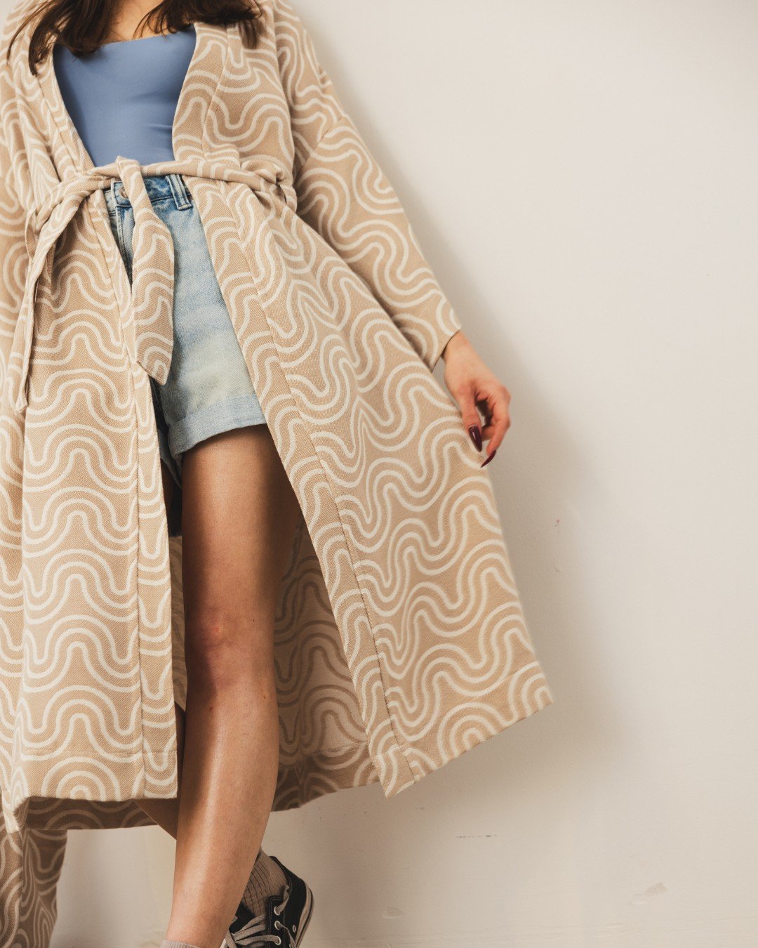 4. Woman in Patulove sand kimono with blue top and denim shorts, showing front view