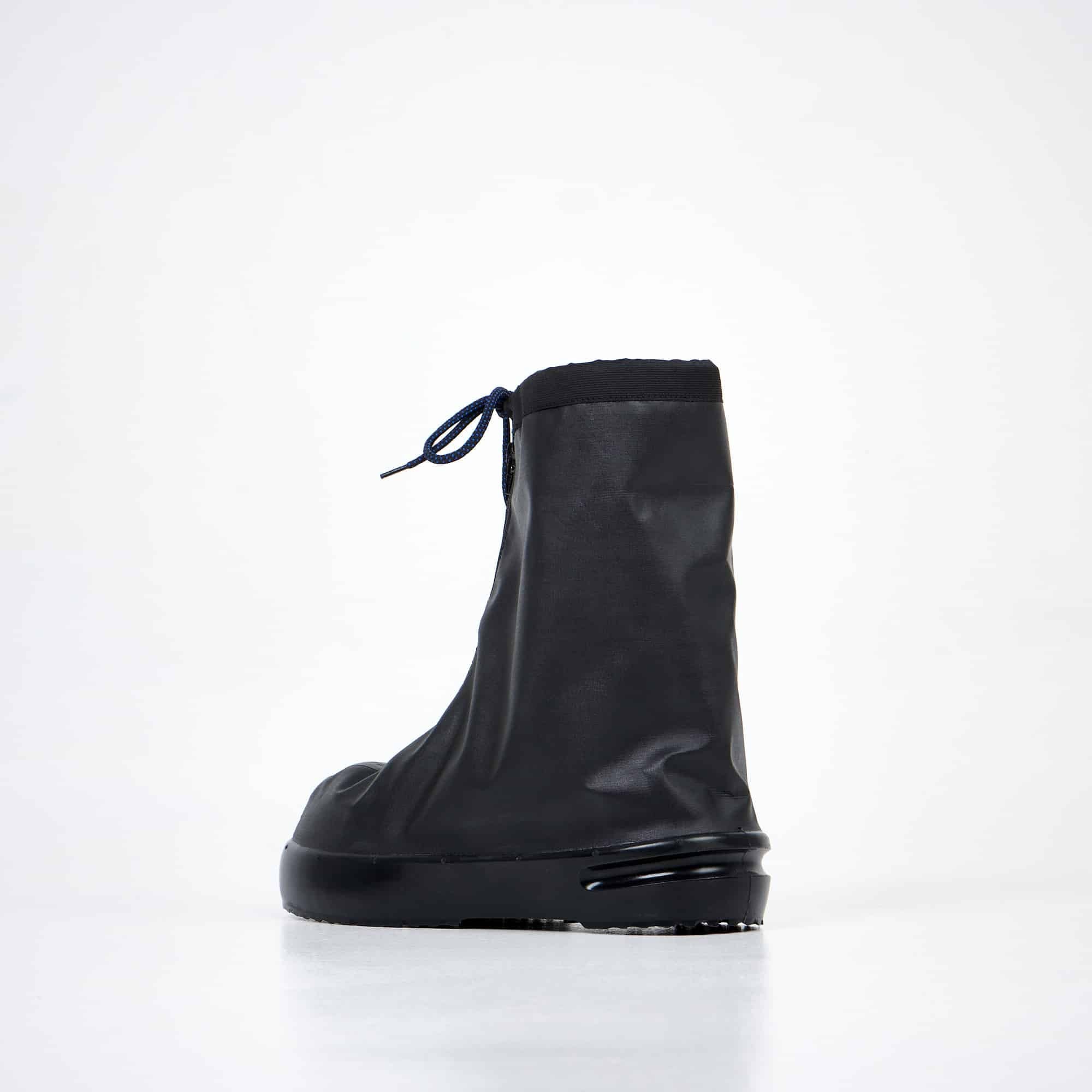 7. Side view of Samelin overboot in studio, highlighting PU-sole and sleek design