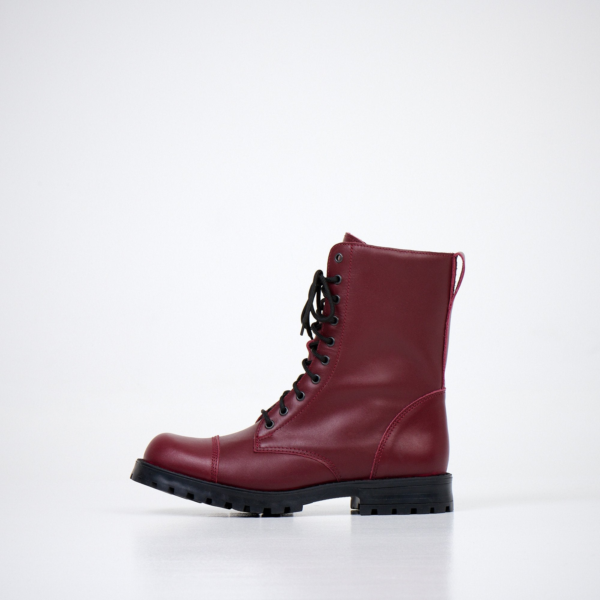 1. Samelin 511 Burgundy boot in genuine leather, side view in studio setting